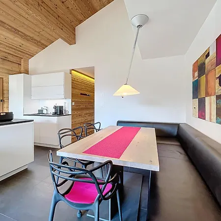 Crescendo 208 Apartment