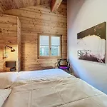 Crescendo 208 Apartment *
